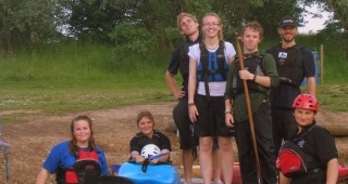  El equipo de construcción de balsa ha construido una balsa exitosa